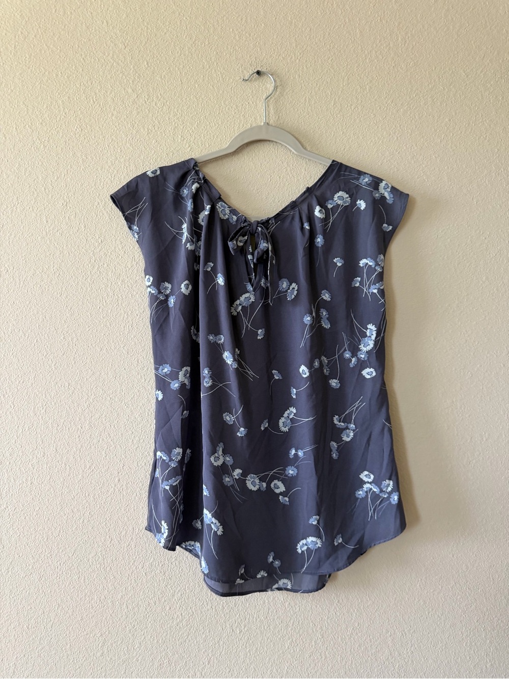 LC Lauren Conrad Slate Blue Floral Cap-Sleeve Blouse - Picture 4 of 5